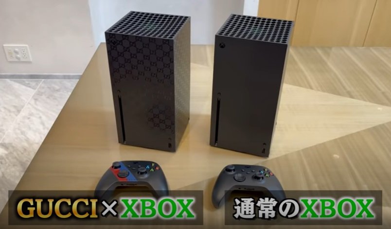 Uma comparação entre o Xbox da Gucci e o console tradicional.