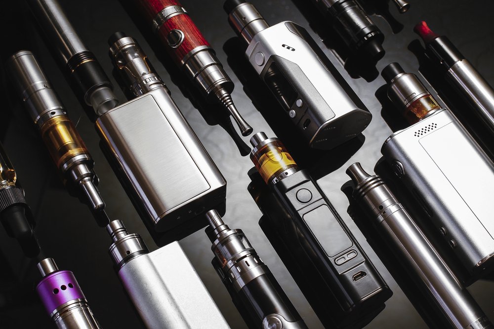 Imagem mostra modelos de cigarros eletrônicos
