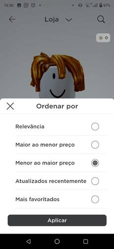 É preciso mudar a ordem em que os itens aparecem para visualizar primeiro os acessórios gratuitos, selecionando a opção “Menor ao maior preço”. (Fonte: RobloxSite/Reprodução)