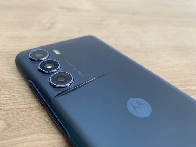 Moto G200