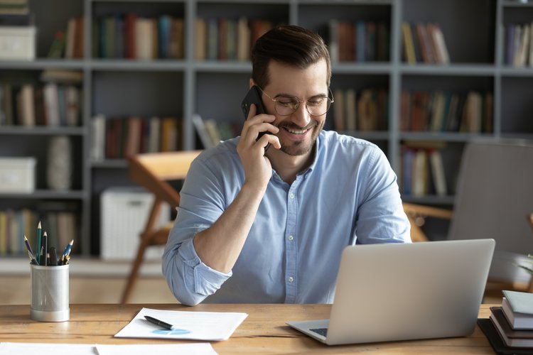 Atualmente, é possível se conectar simultaneamente no WhatsApp através de diversos aparelhos. (Shutterstock/Reprodução)