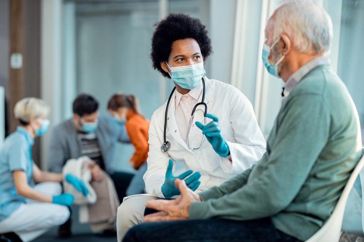 Pacientes imunossuprimidos costumam ter infecções com mais facilidade. (Fonte: Shutterstock/Drazen Zigic)