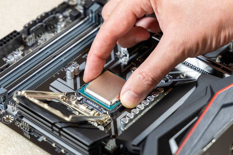 Em alguns softwares, a nova microarquitetura do i7-11700K compensa os quatro cores a mais do i9-10900K.