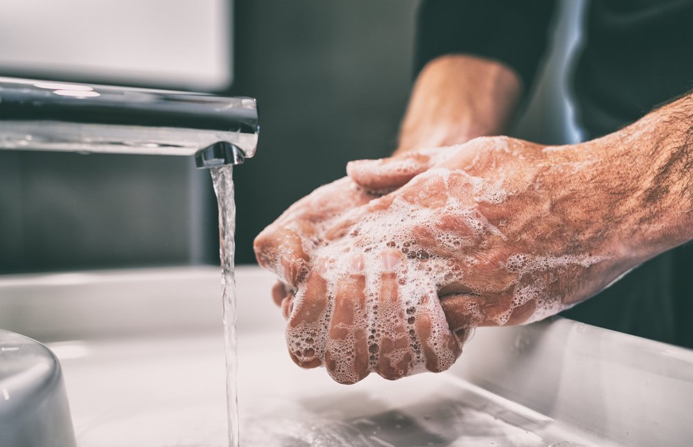 Lave as mãos com água e sabão sempre que possível