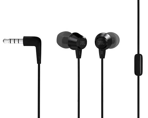 O acessório é da JBL, marca renomada no segmento, e traz microfone integrado. (Fonte: Amazon/Reprodução)