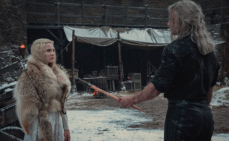 Freya Allan e Henry Cavill em 'The Witcher'.