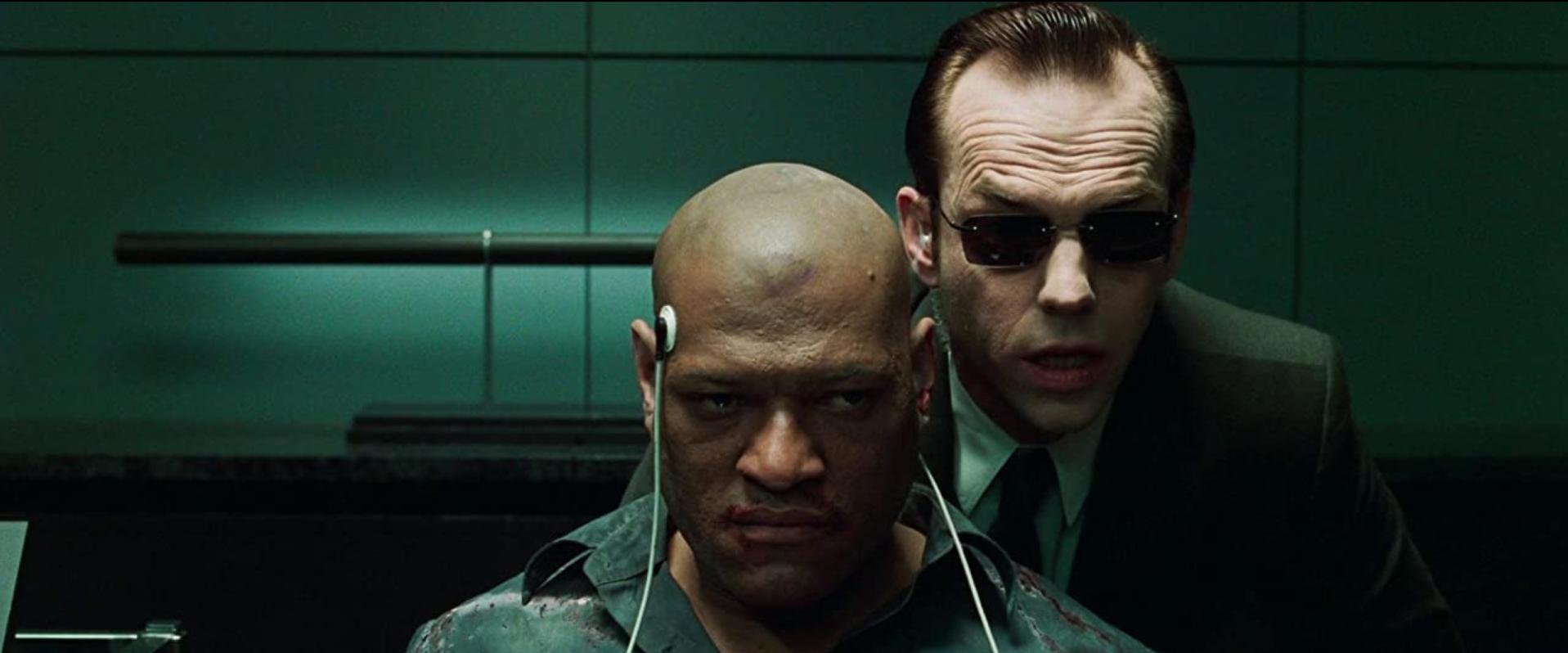 Laurence Fishburne e Hugo Weaving em 'Matrix'.