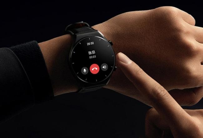 Fazer e receber ligações é uma das funções disponíveis no Watch S1.