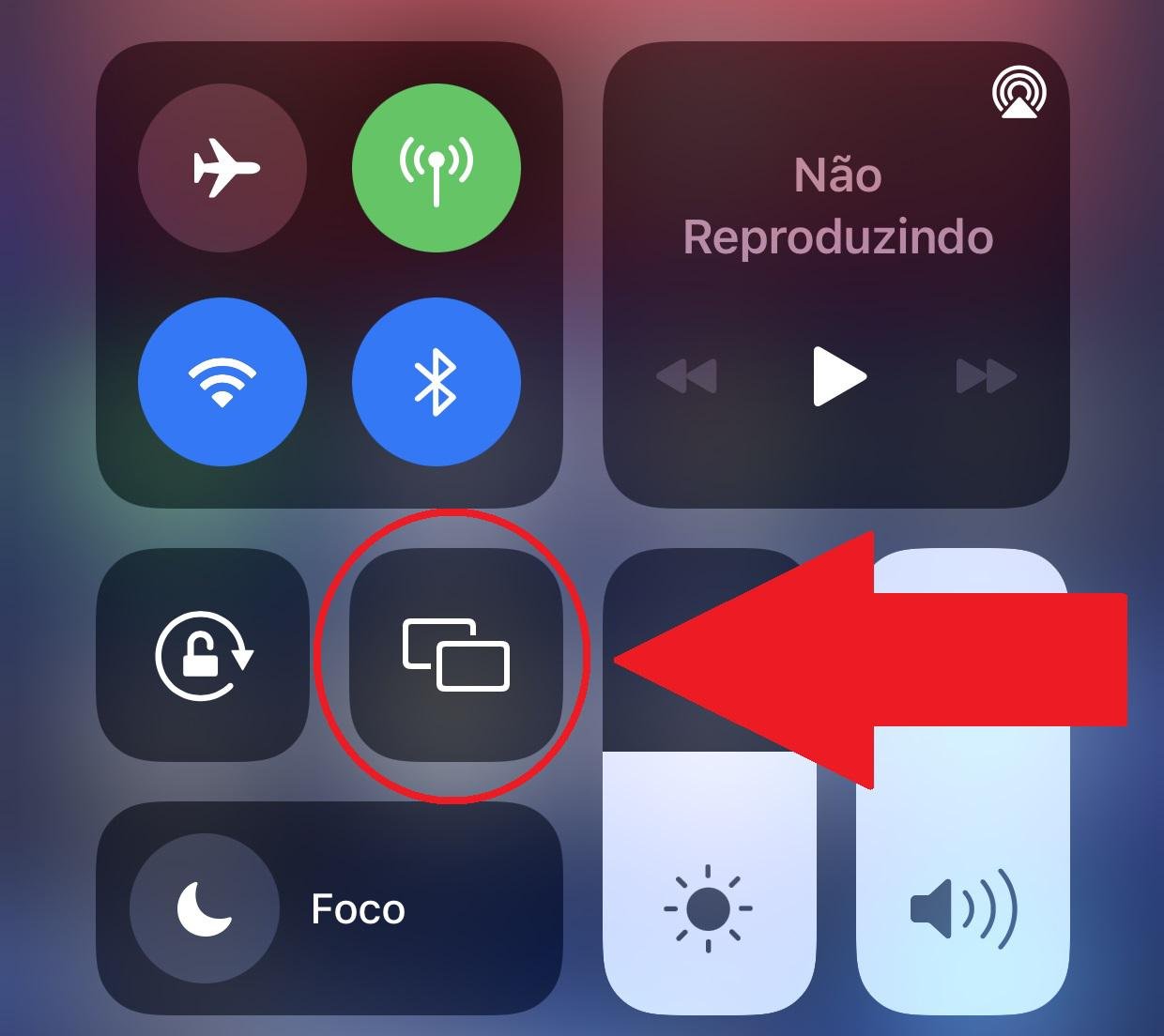 A Central de Controle do iOS pode ser acessada deslizando o menu para cima ou para baixo na tela do aparelho