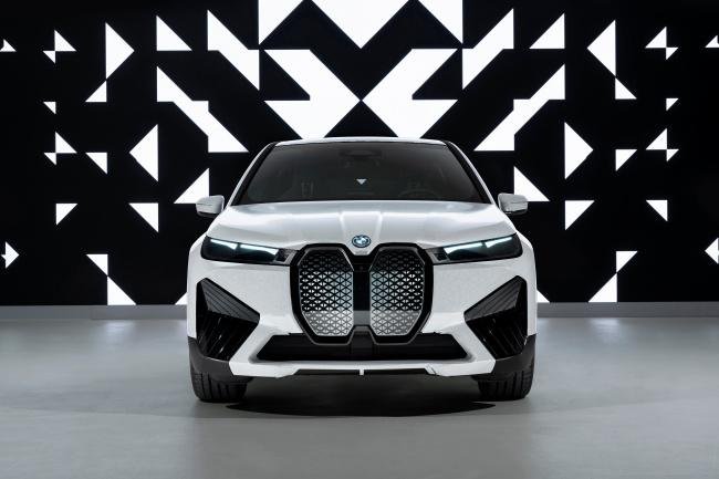 O BMW iX Flow com E Ink não está à venda.