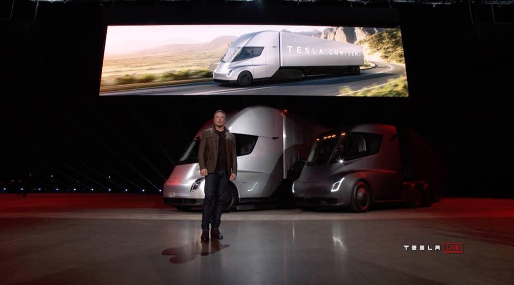 Semi foi lançado em 2017 por Elon Musk, mas veículo ainda não está no mercado. (Fonte: Tesla/Reprodução)