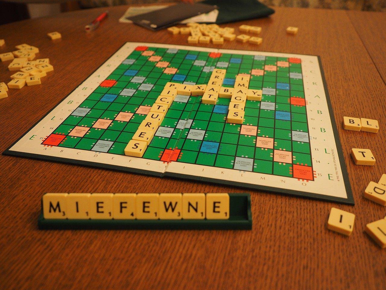 Scrabble também está disponível como jogo de tabuleiro bastante popular. (Fonte: Pixabay/Hans/Reprodução)