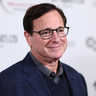 Imagem de Bob Saget: astros homenageiam ator de Três é Demais; veja