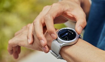 Wear OS receberá suporte a tela invertida para canhotos