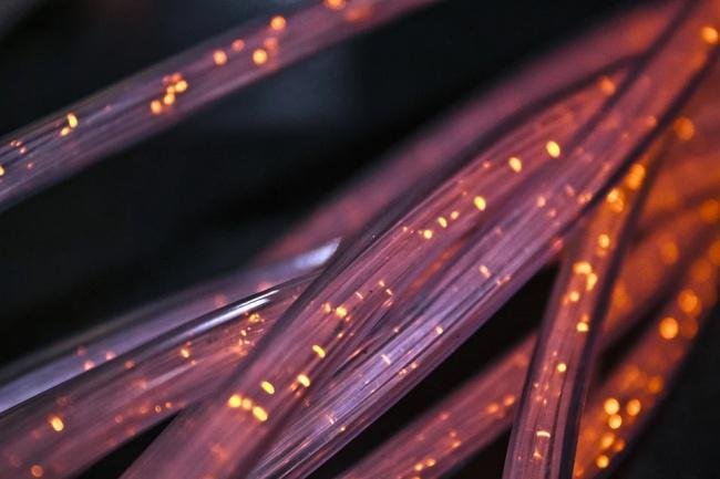 Os cabos queimados disponibilizam conexão para milhares de pessoas.