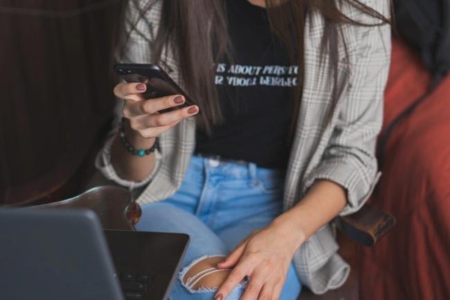 Clientes da Conta Global do C6 Bank podem realizar as transferências internacionais pelo app da fintech.