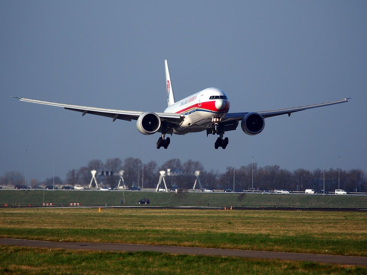 Altímetro de grandes aeronaves podem ser afetados por tecnologia 5G. (Fonte: Pixabay/WikimediaImages/Reprodução)