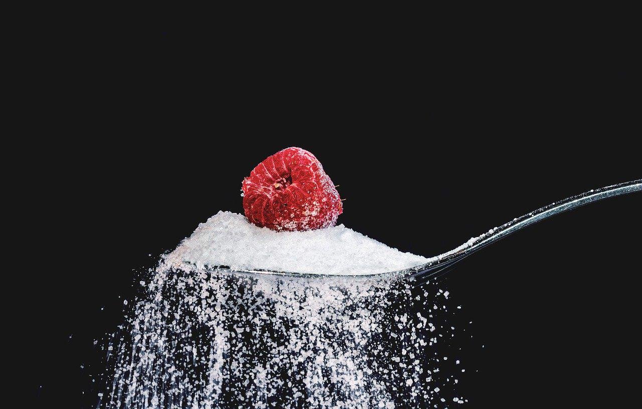Pesquisadores estimam que, em um ano letivo de 180 dias, adolescentes que dormem pouco consomem 2 kg a mais de açúcar