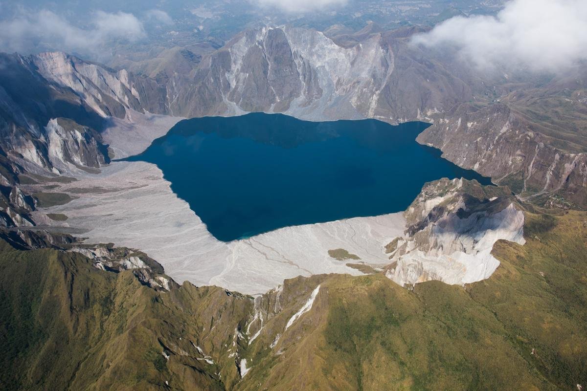 Cratera do Monte Pinatubo (Filipinas), um dos vulcões mais ativos do mundo