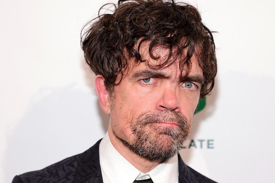 Disney responde crítica de Peter Dinklage ao live-action de Branca de Neve