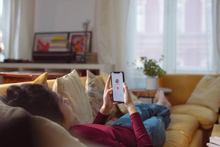 Nos tempos atuais, é preciso sempre desconfiar do que encontramos pela internet. (Pexels/Reprodução)