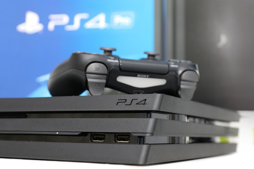 PlayStation 4 é lançado no Brasil sob críticas a seu preço - Jornal O Globo