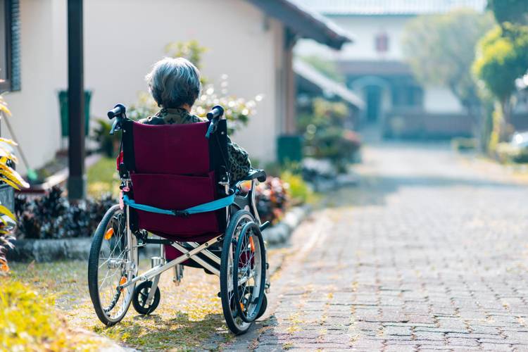 A síndrome de Alzheimer atinge principalmente idosos (Fonte: Unplash/Steven HWG)