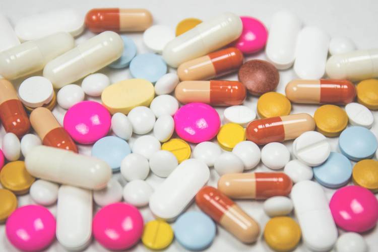 Em alguns casos da doença podem ser receitados medicamentos imunossupressores (Fonte: Unplash/freesctock)