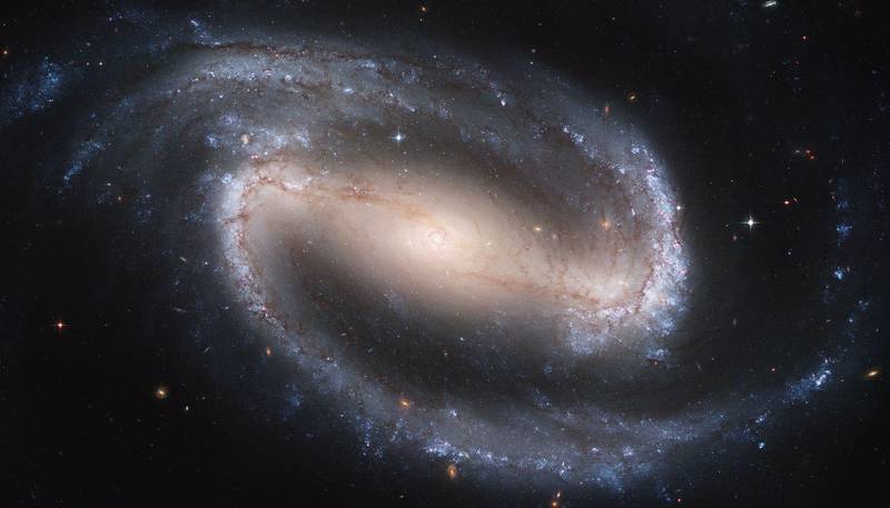 A galáxia NGC 1300, do tipo espiral barrada (Fonte: Wikimedia Commons/NASA)