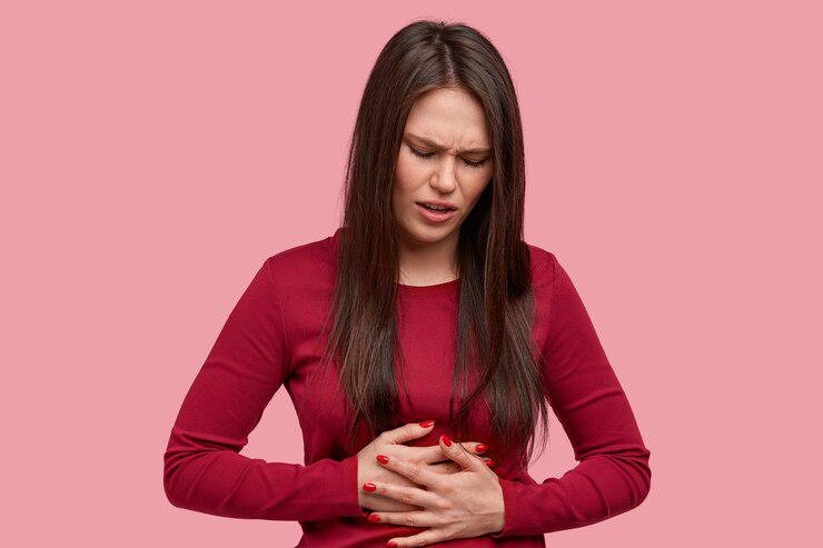 Dores no estômago e azia são sinais da síndrome de burnout
