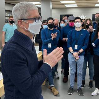 Imagem de Tim Cook pode ter pagamento de 2021 barrado em votação na Apple