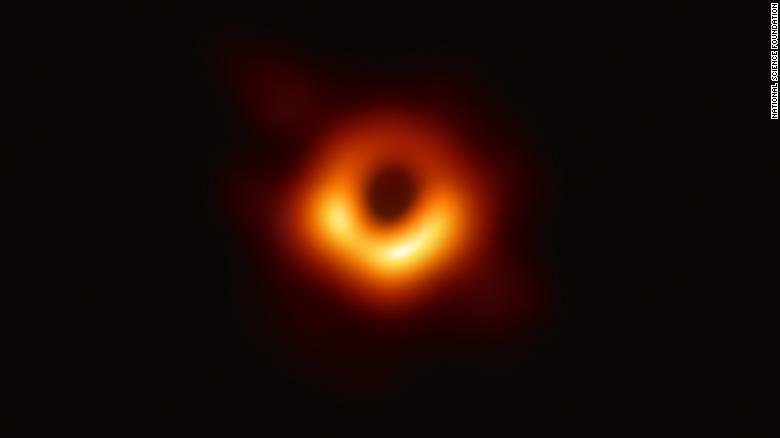 O buraco negro do centro da galáxia M87