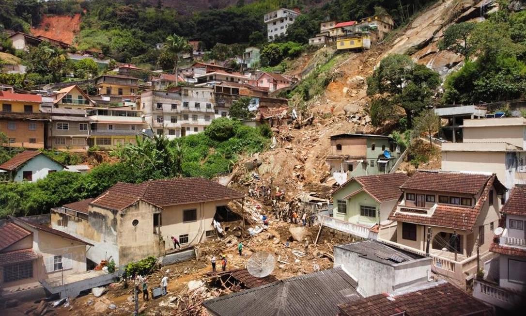 Petrópolis sofreu desabamentos e inundações devido às fortes chuvas na última semana (Fonte: Márcia Foletto/Agência O Globo/Reprodução)