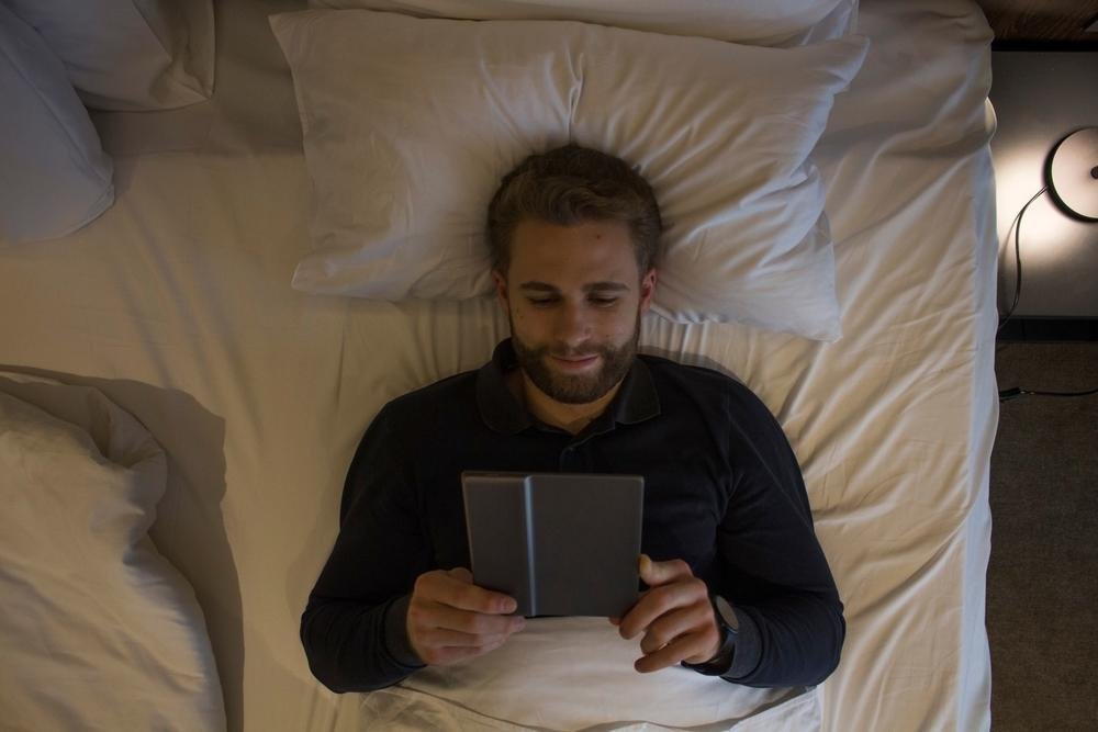 O Kindle facilita a leitura noturna