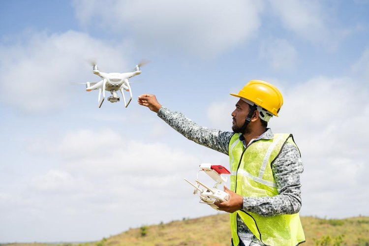 Os drones serão usados para monitorar os deslocamentos das tropas russas, segundo as autoridades ucranianas.