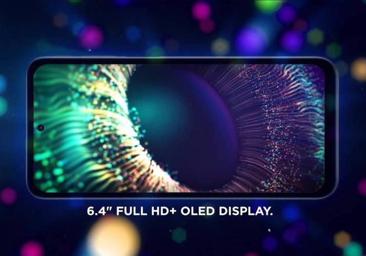 Os dois aparelhos têm tela OLED de 6,4", com cores vibrantes e pretos profundos.