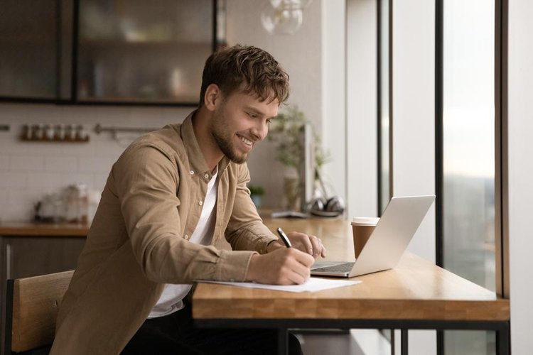 O Estágio Tech da Americanas é realizado em home office.