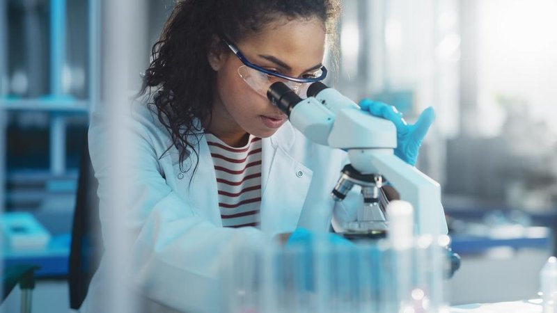 Cientistas não-assumidos têm menos publicações (Fonte: Shutterstock)