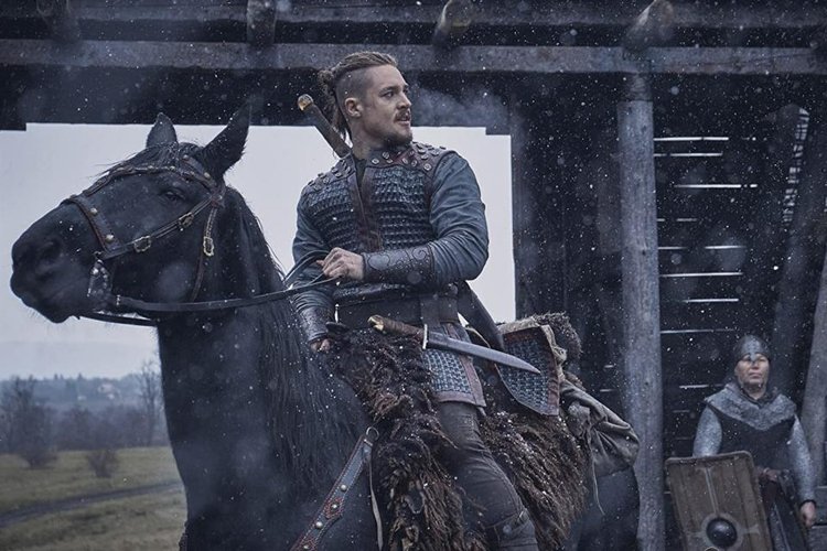 Alexander Dreymon como Uhtred de Bebbanburg em 'The Last Kingdom'.