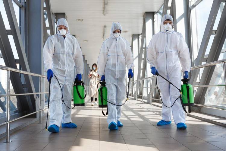 Desinfetantes como aqueles usados no combate ao coronavírus podem causar intoxicação (Fonte: Shutterstock)