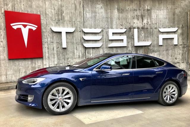 Tesla abriu sua nova fábrica na Alemanha nesta terça-feira (22)