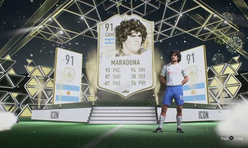 Carta de Diego Maradona do FUT ICONS em FIFA 22