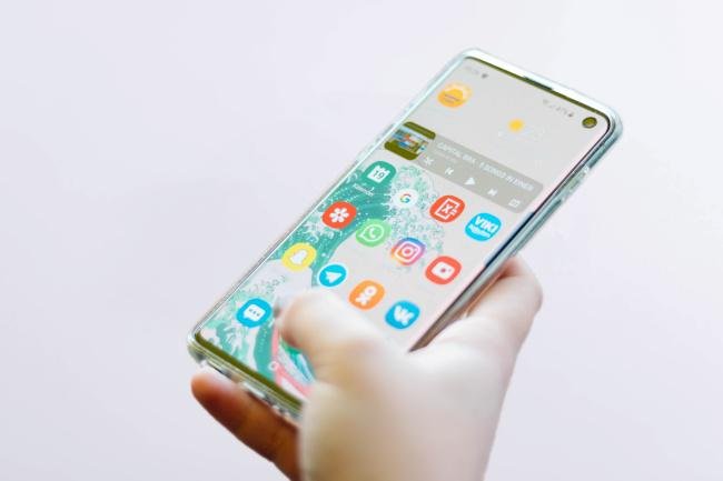 O Galaxy S10, de 2019, já foi atualizado para a One UI 4.1.