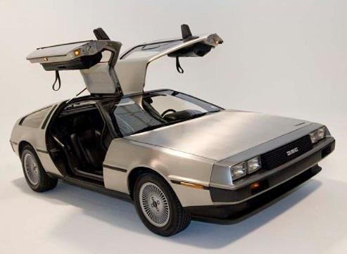 O DeLorean: de fiasco a item de colecionador graças ao filme dirigido por Robert Zemeckis.