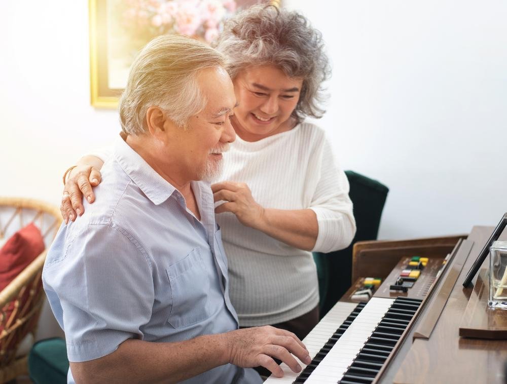 O avanço de condições neurodegenerativas pode ser contido com aulas de piano 