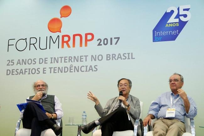 Tadao Takahashi ao centro, durante evento realizado em 2017.