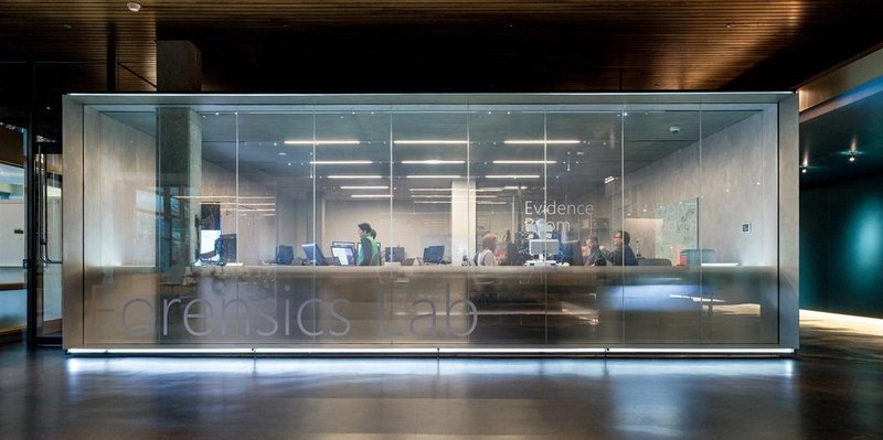 A sala do laboratório de análise forense da Microsoft.