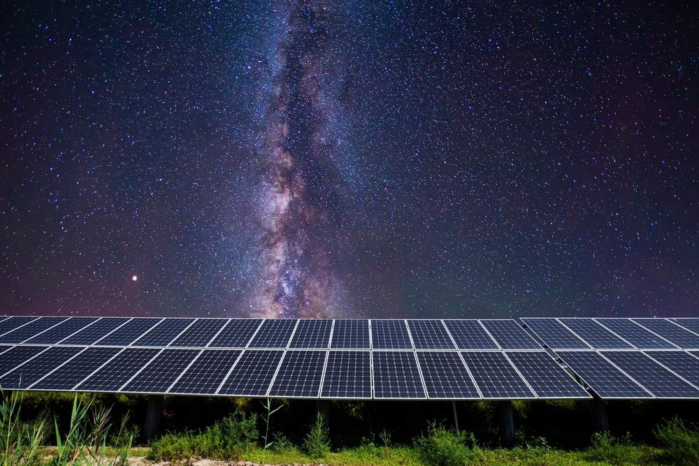 Novo painel solar consegue gerar energia durante a noite - Canaltech