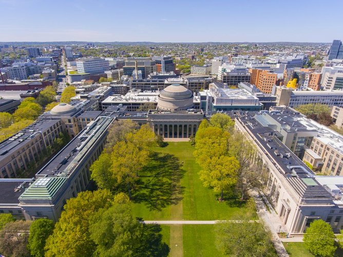 Vista aérea do Instituto de Tecnologia de Massachusetts (MIT), onde Feynman fez sua graduação em física