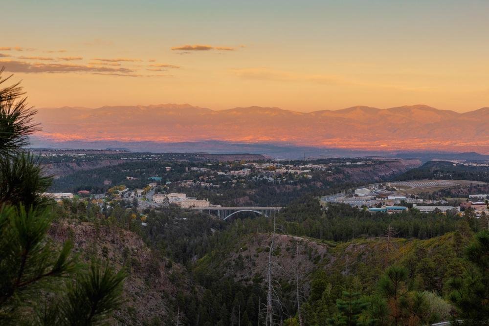Vista da região onde fica o Los Alamos National Laboratory, nos Estados Unidos